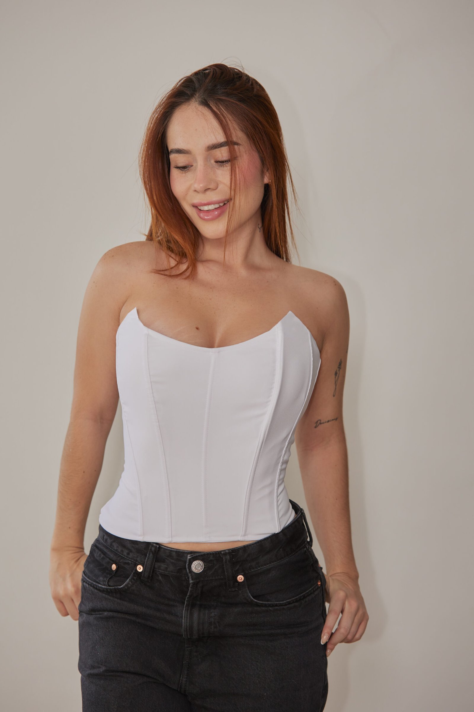 Corset Básico Blanco – Comodidad, Estilo y Versatilidad