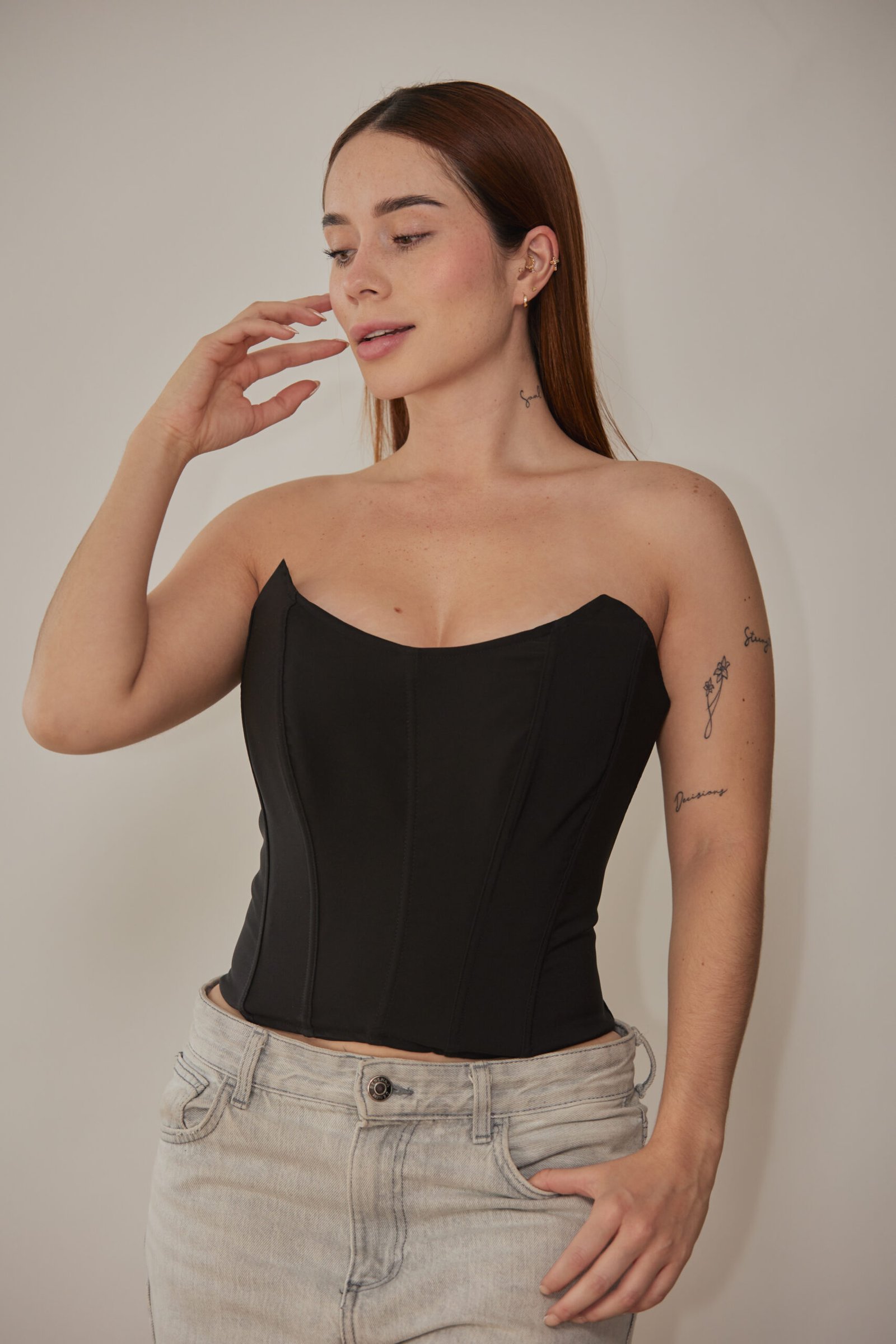 Corset Básico Negro – Versatilidad, Estilo y Realce Natural