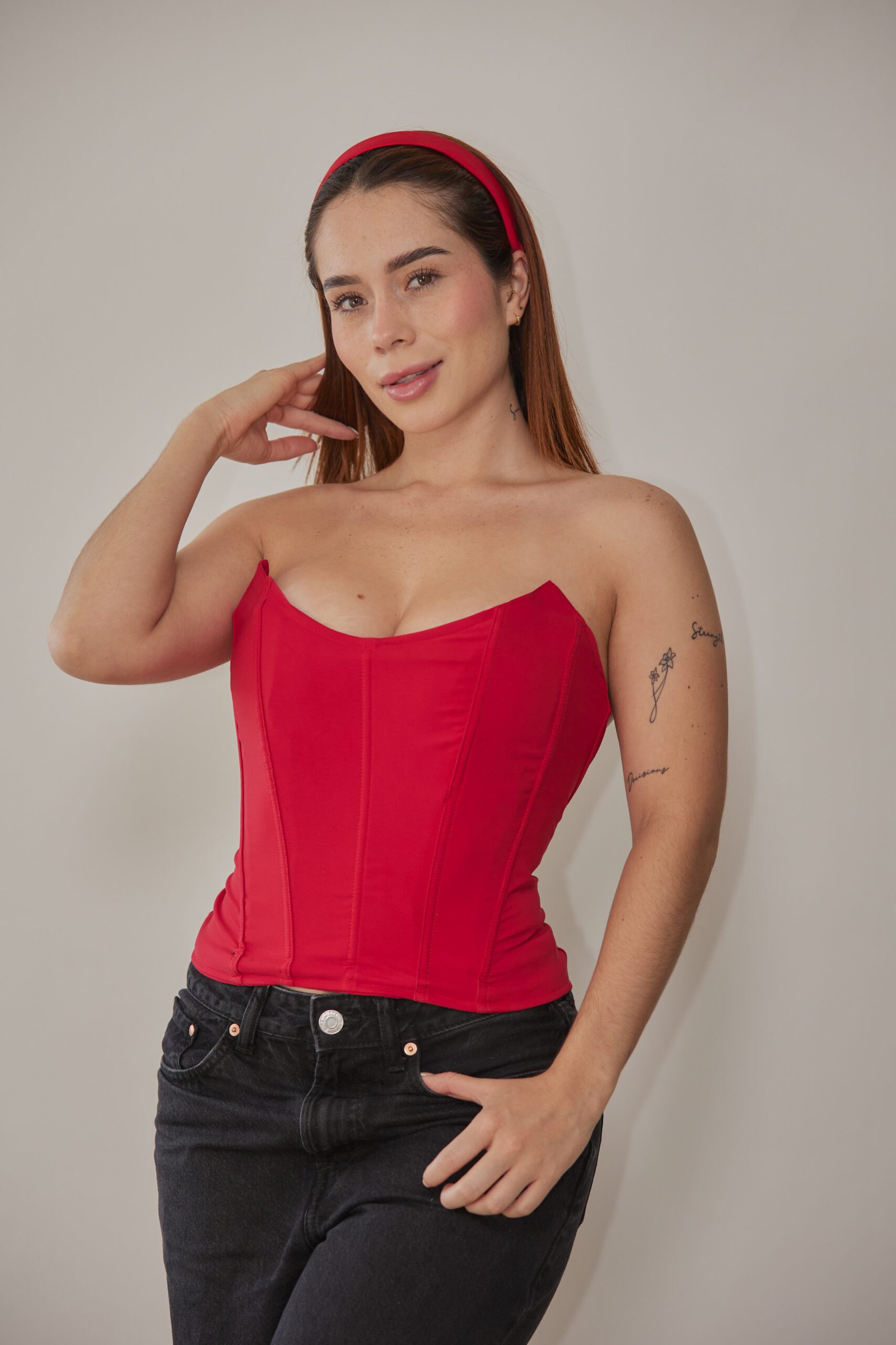 Corset Básico Rojo – Intensidad, Estilo y Realce Natural