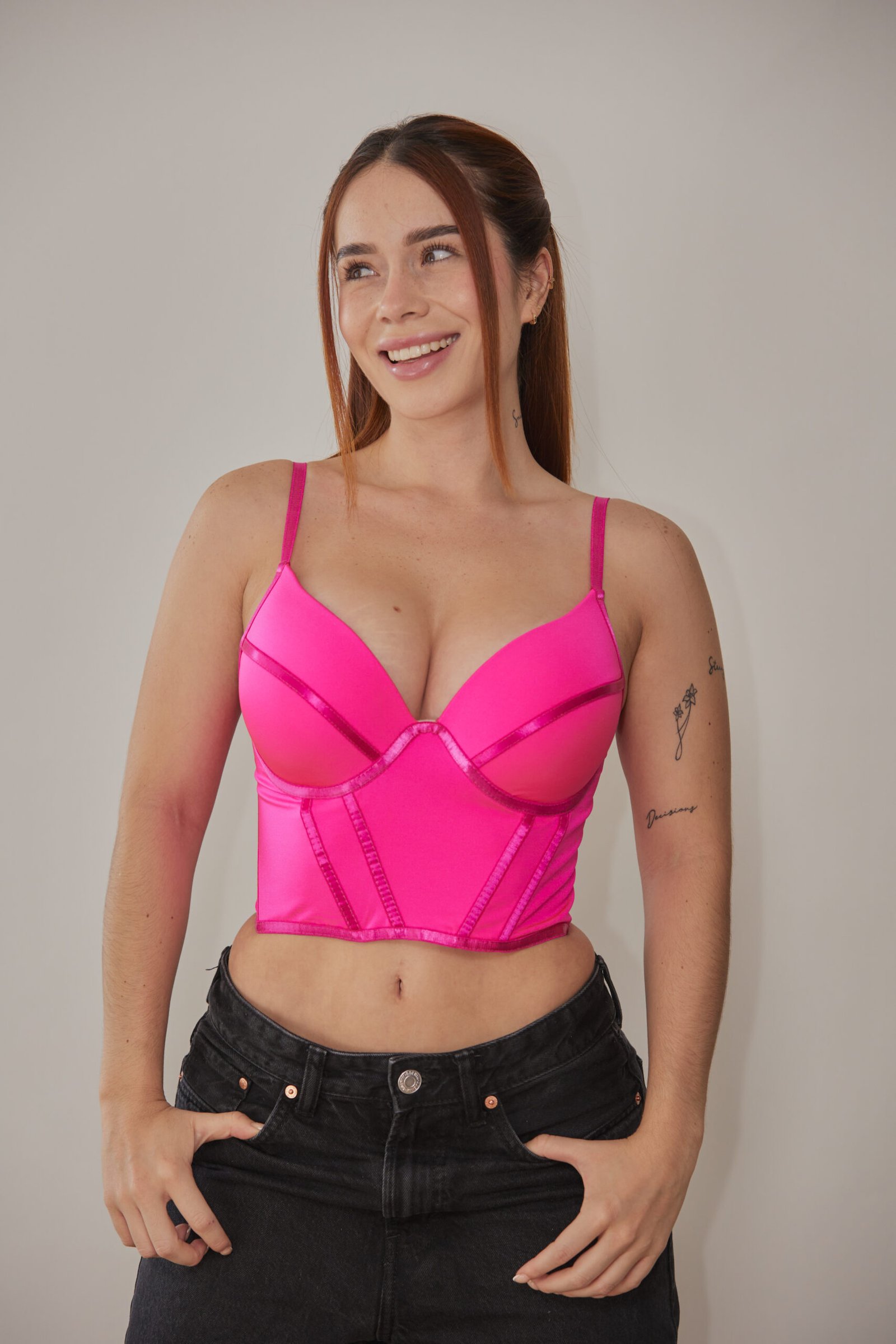 Bustier Alita Fucsia – Color, Estilo y Realce Natural