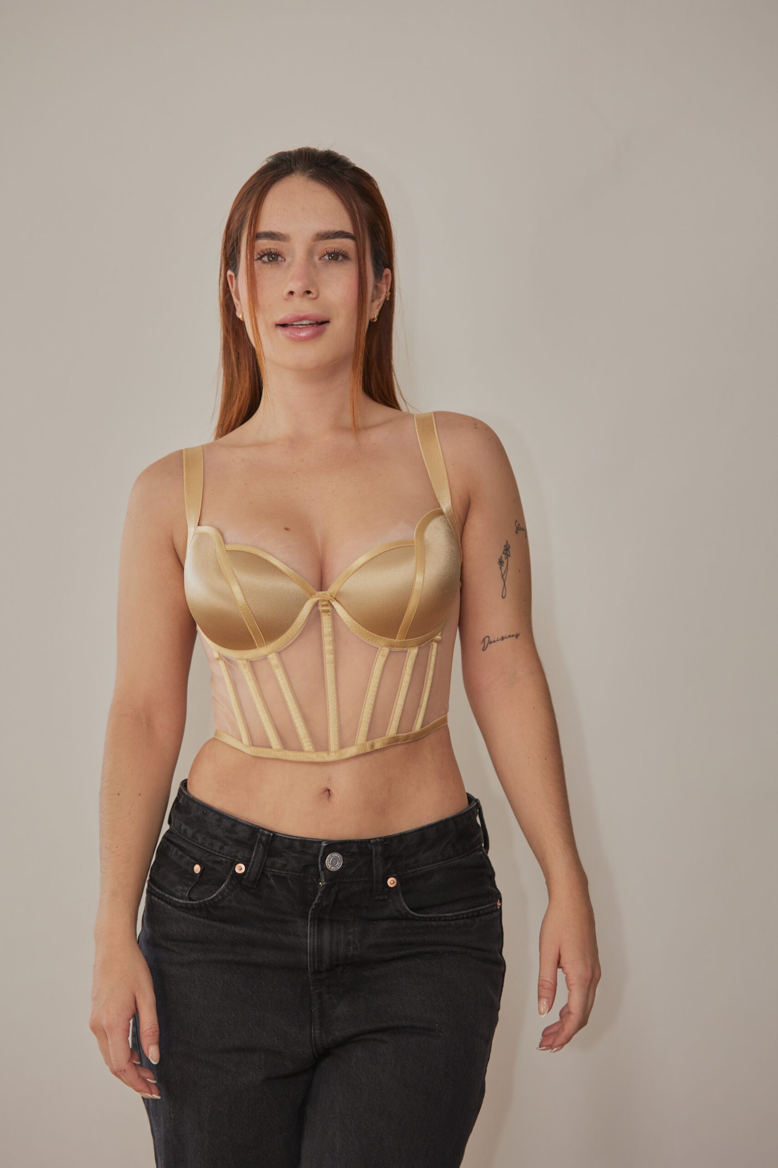Bustier Xiomy Dorado – Brillo, Elegancia y Realce Femenino